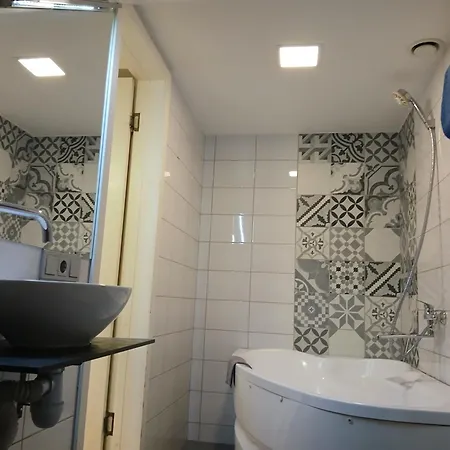 Spacy On Laisves Avenue 아파트 카우나스